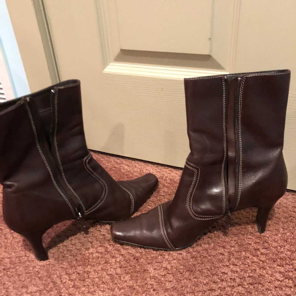 Anne Klein Leather Low Brown Boots w/ Heel, Size 8